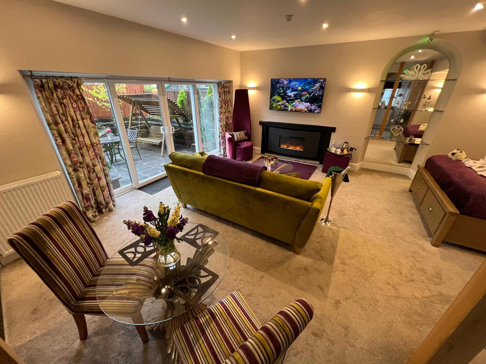 Windermere Boutique Hotel Spa Suites & Hot Tubs Екстер'єр фото