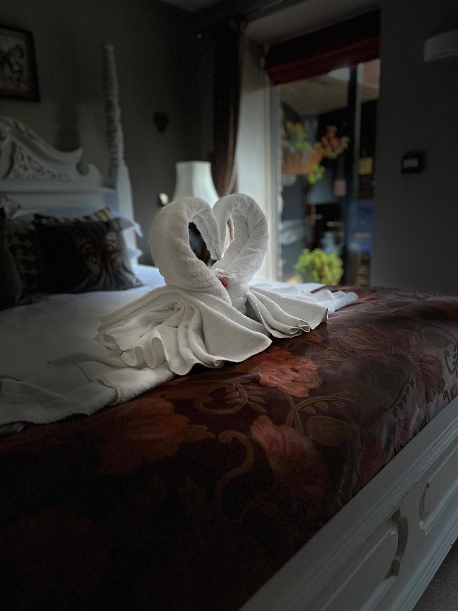 Windermere Boutique Hotel Spa Suites & Hot Tubs Екстер'єр фото