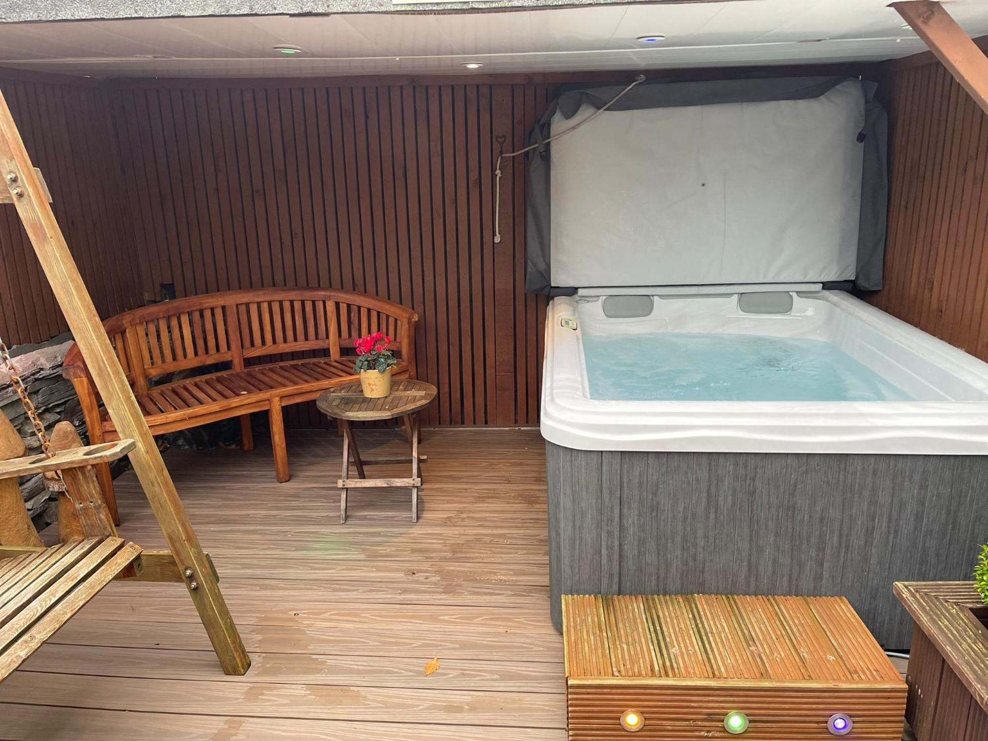 Windermere Boutique Hotel Spa Suites & Hot Tubs Екстер'єр фото