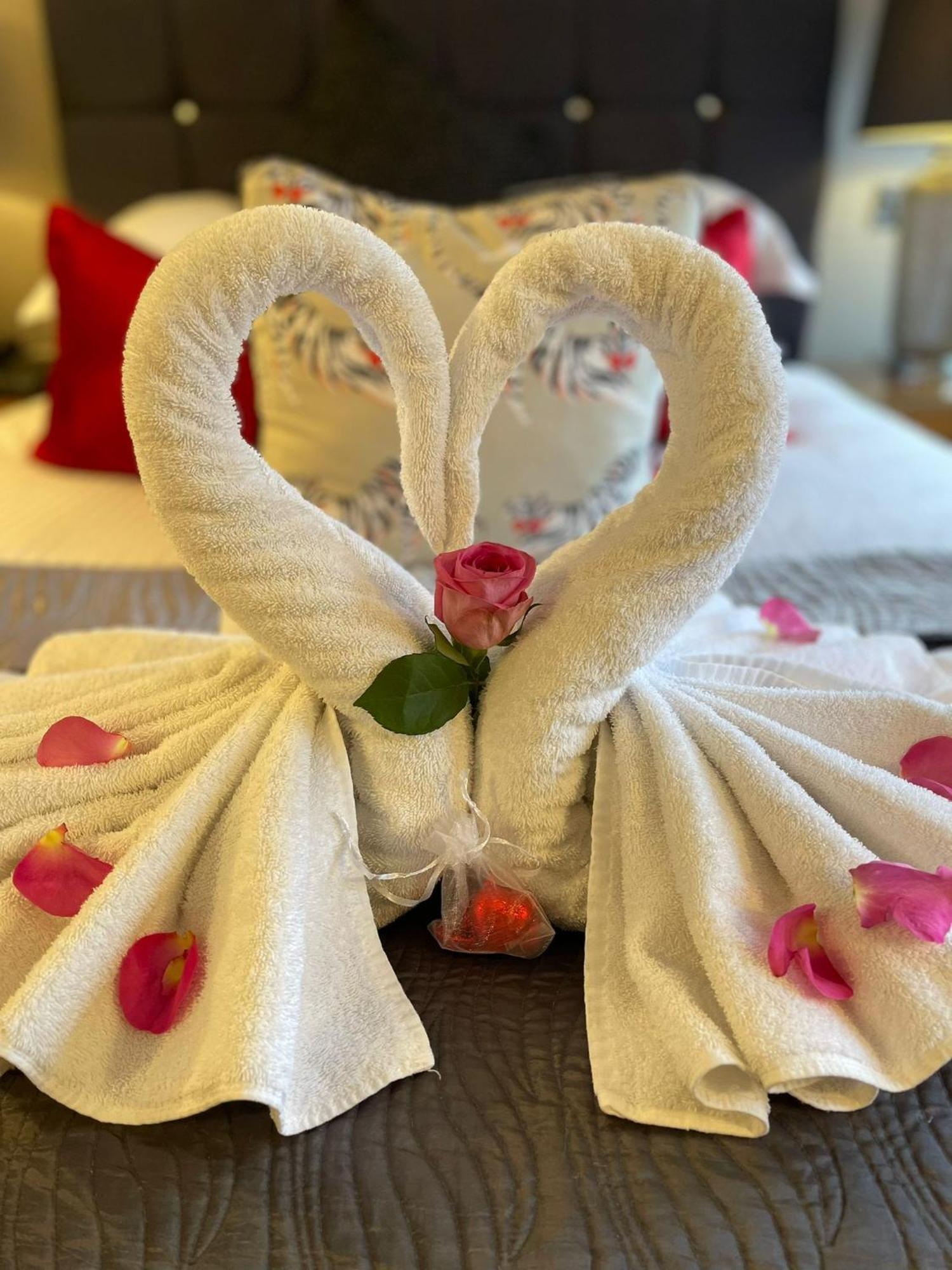 Windermere Boutique Hotel Spa Suites & Hot Tubs Екстер'єр фото