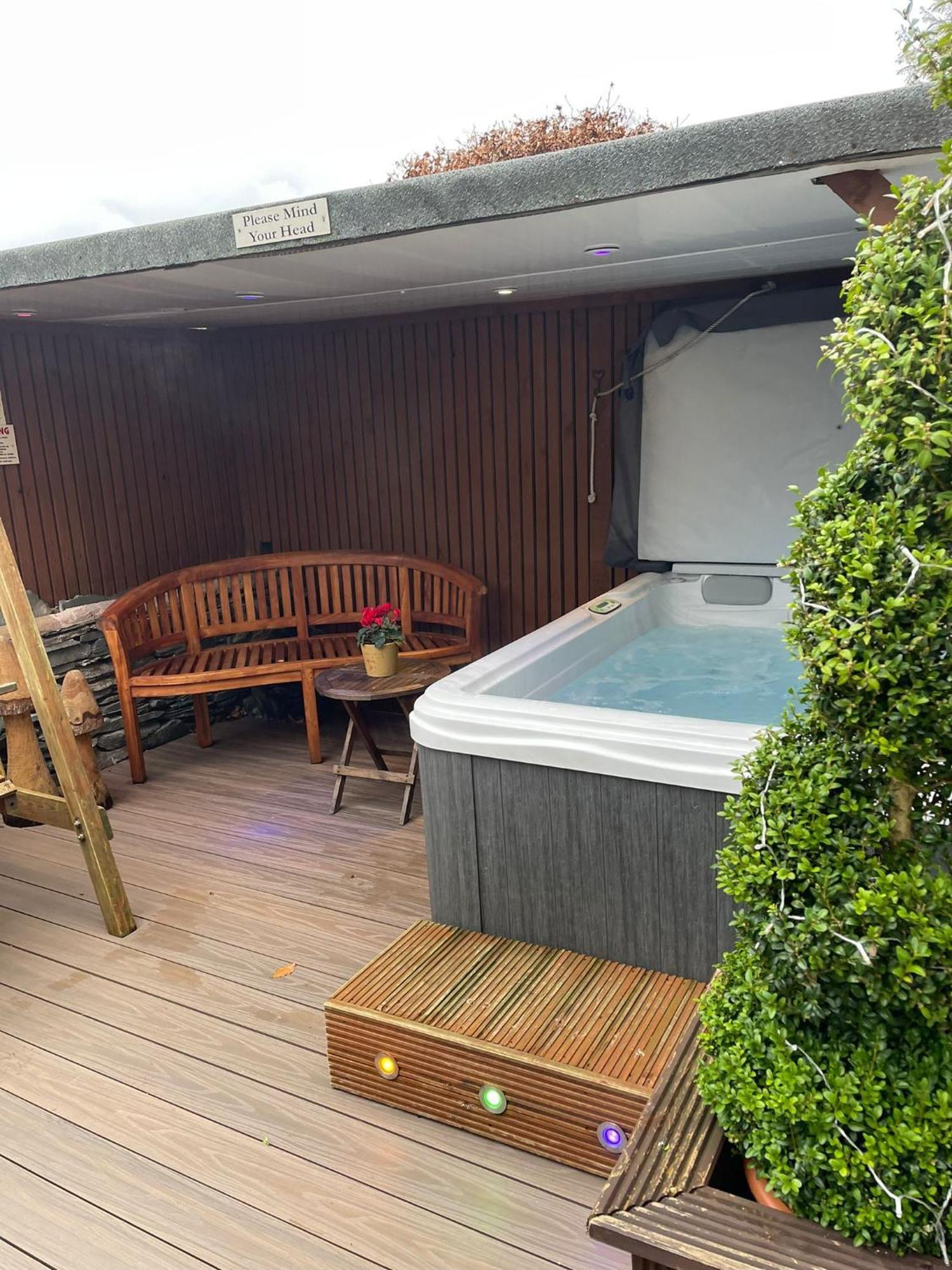 Windermere Boutique Hotel Spa Suites & Hot Tubs Екстер'єр фото