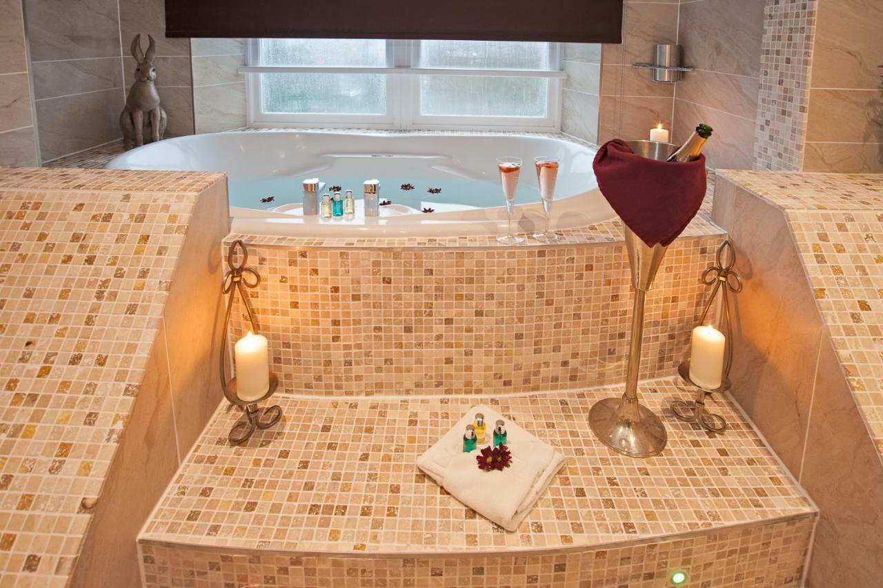 Windermere Boutique Hotel Spa Suites & Hot Tubs Екстер'єр фото