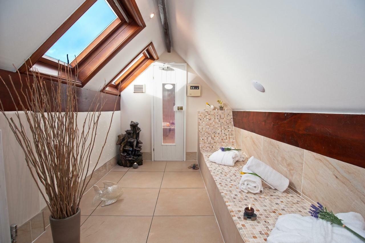 Windermere Boutique Hotel Spa Suites & Hot Tubs Екстер'єр фото